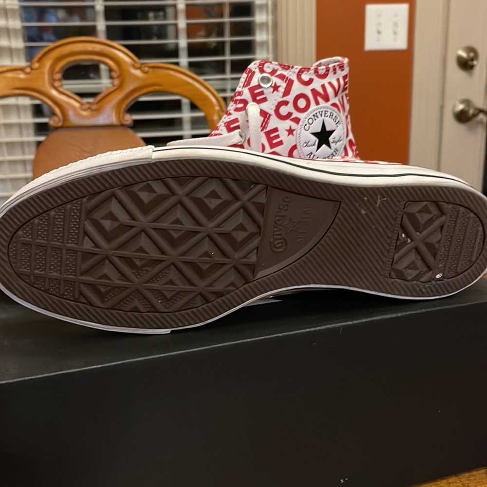 chuck taylor tennis shoes